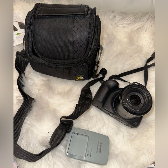 Canon Powershot SX530 HS Camera w charger and camera bag - LIKE NEW - Picture 2 of 5